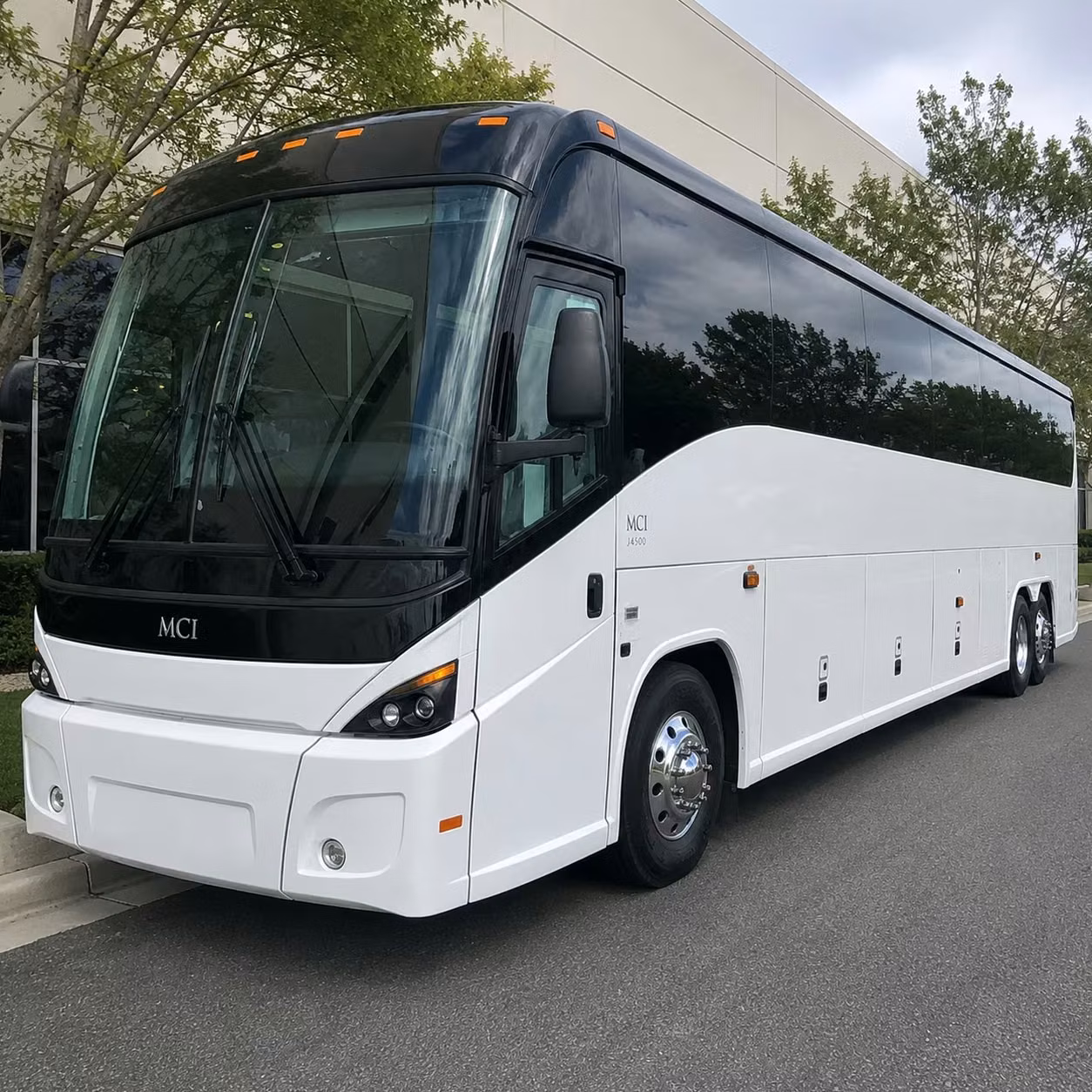 daily commuter shuttle buses for raleigh s research triangle park workforce